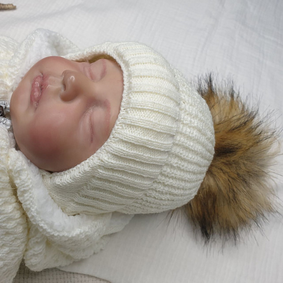 Б-298 Шапочка вязаная с понпоном молочный