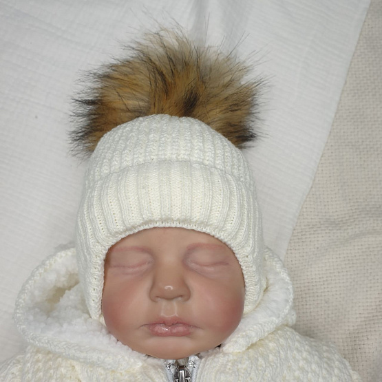 Б-298 Шапочка вязаная с понпоном молочный